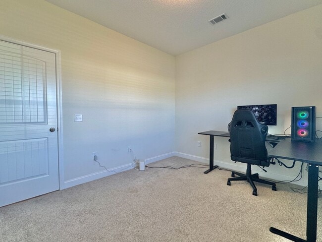 Building Photo - MOVE-IN READY! (Pet Friendly)