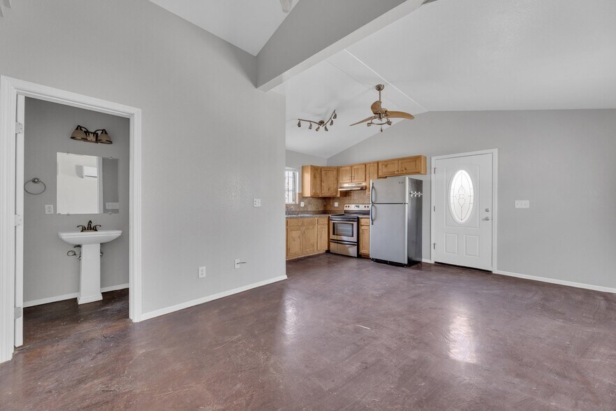 Building Photo - 1127 N El Paso St