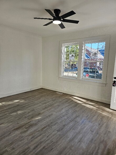 Building Photo - 118 County Rd