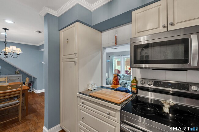 Building Photo - 92 Limewood Ave