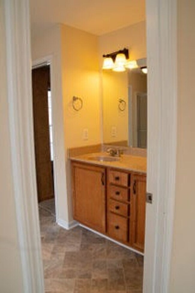 Building Photo - 514 Winding Bluff Way