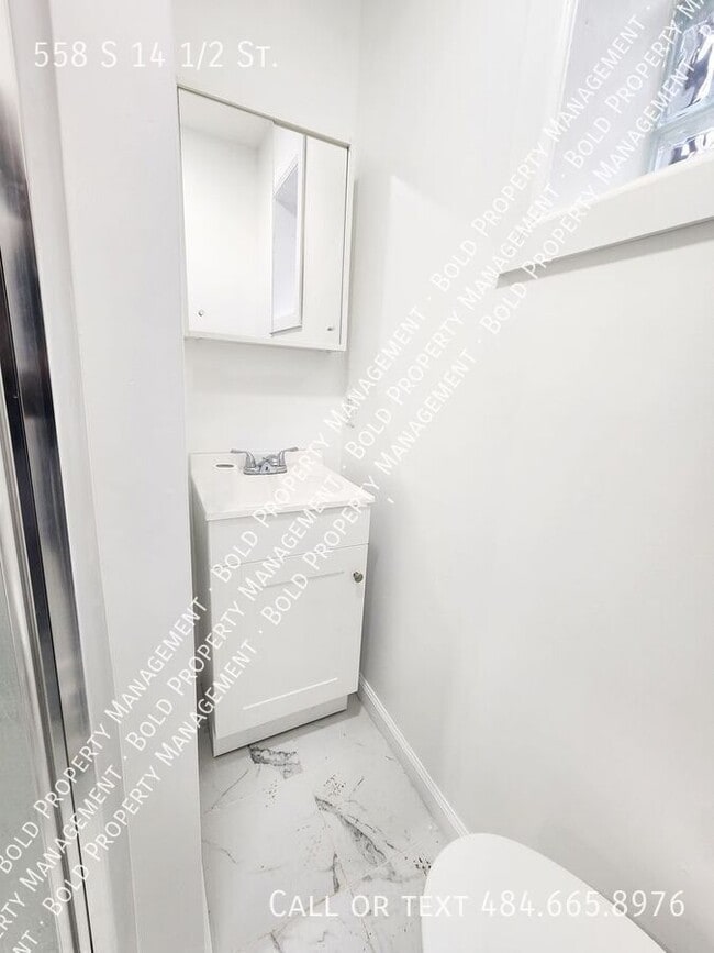 Building Photo - 558 S 14 1/2 St