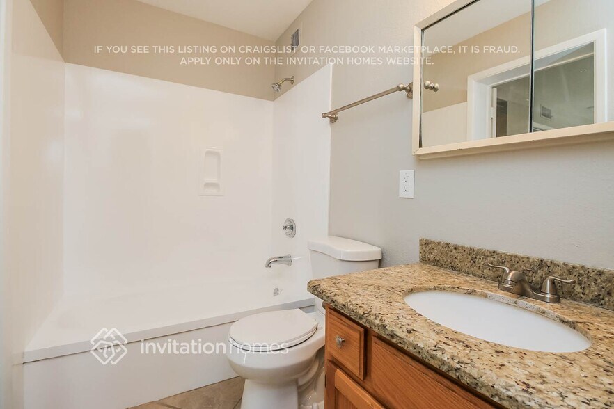 Building Photo - 2124 W Del Oro Cir