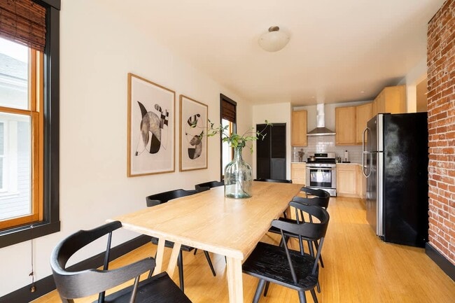 Building Photo - 2319 NW Raleigh St