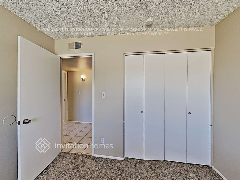 Building Photo - 1020 W Halstead Dr