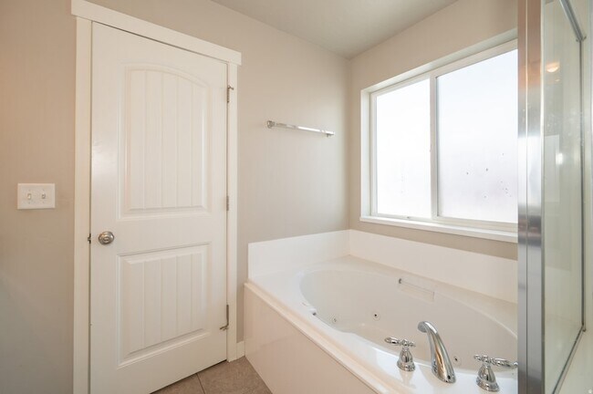 Building Photo - 794 Star Spangled Dr