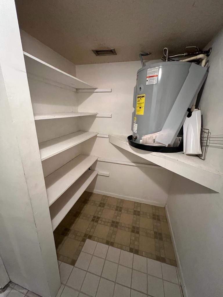 Building Photo - 2909 Cedaridge Dr