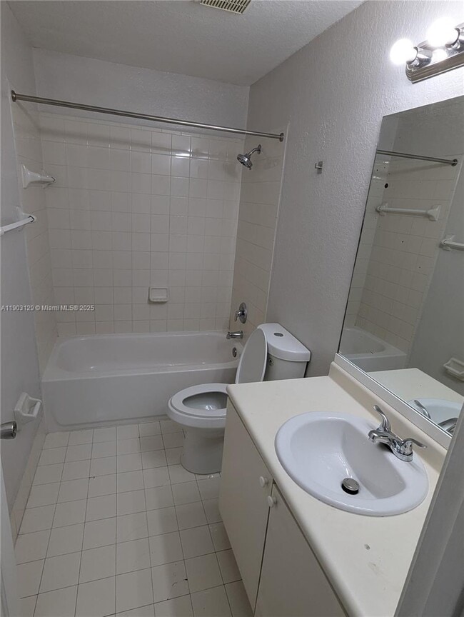 Building Photo - 1413 SE 24th Ct