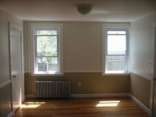 Building Photo - 13 Lemon St