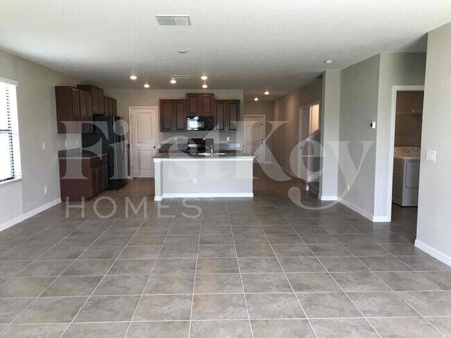 Building Photo - 9652 Sage Creek Dr