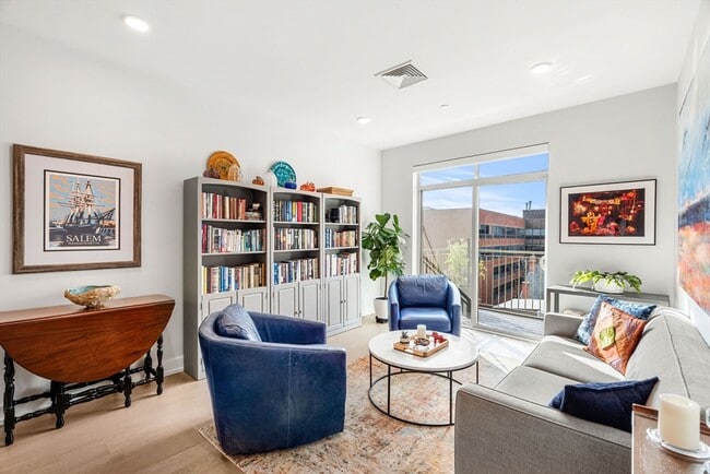 Building Photo - 65 Washington St