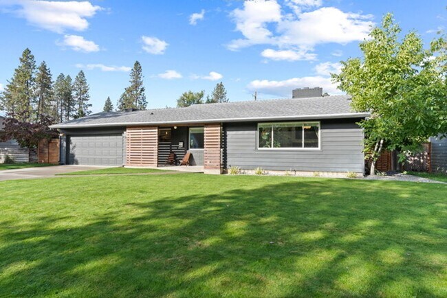 Building Photo - Beautiful Single Family Home!