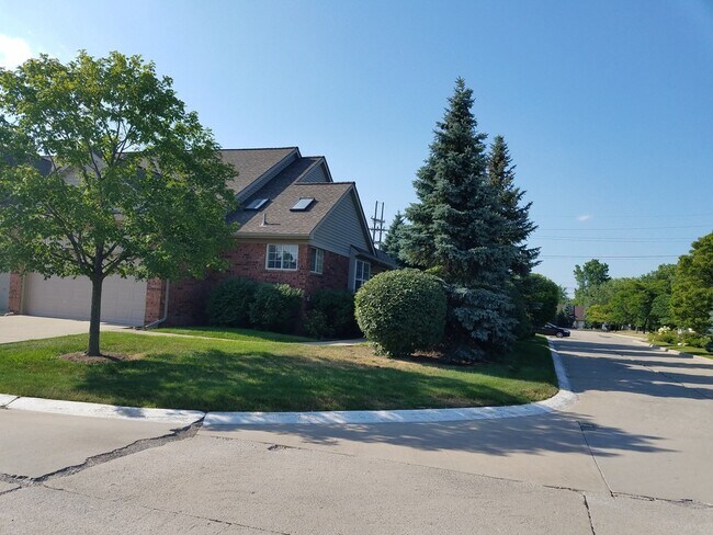 Building Photo - 5476 Victory Cir