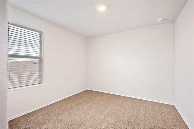 Building Photo - 204 Lily Pond Trl