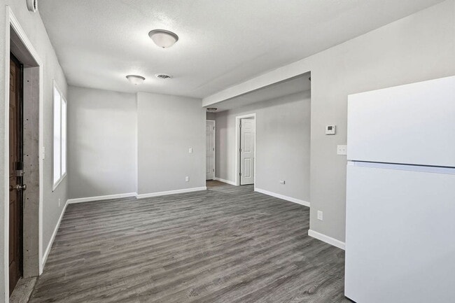 Building Photo - 313 Novak St