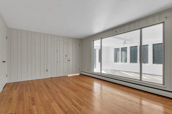 Building Photo - 14 Neptune Ave