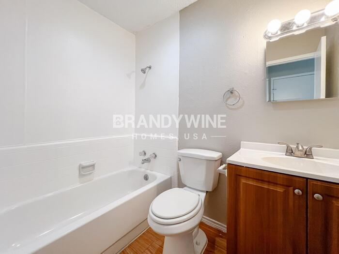 Building Photo - 553 Edwards Dr