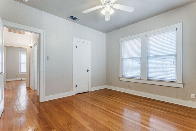 Building Photo - 526 Pershing Ave