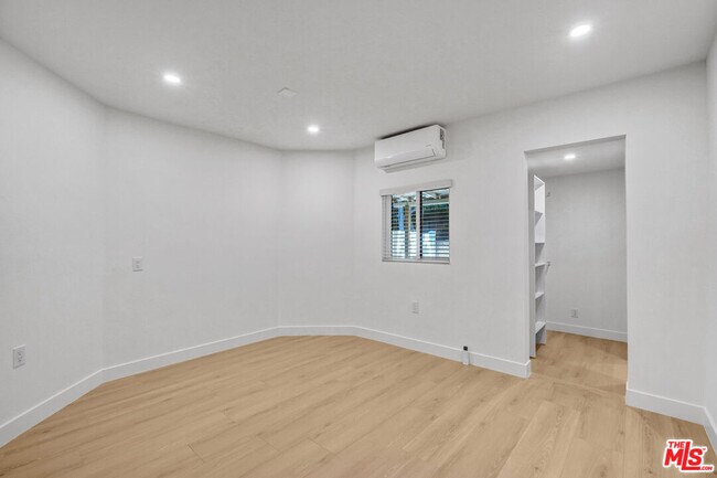 Building Photo - 9642 Tujunga Canyon Blvd