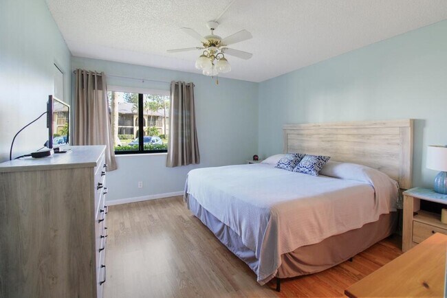 Building Photo - 407 Pine Glen Ln