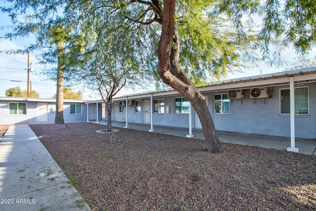 Building Photo - 206 E Jones Ave
