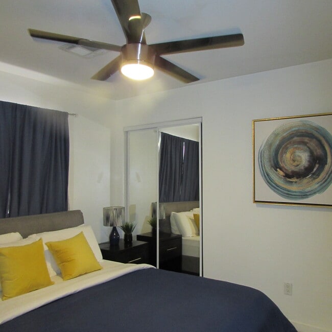 Building Photo - 51240 Avenida Velasco