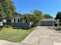 Building Photo - Charming 3-Bedroom Home in Prime Roseville...