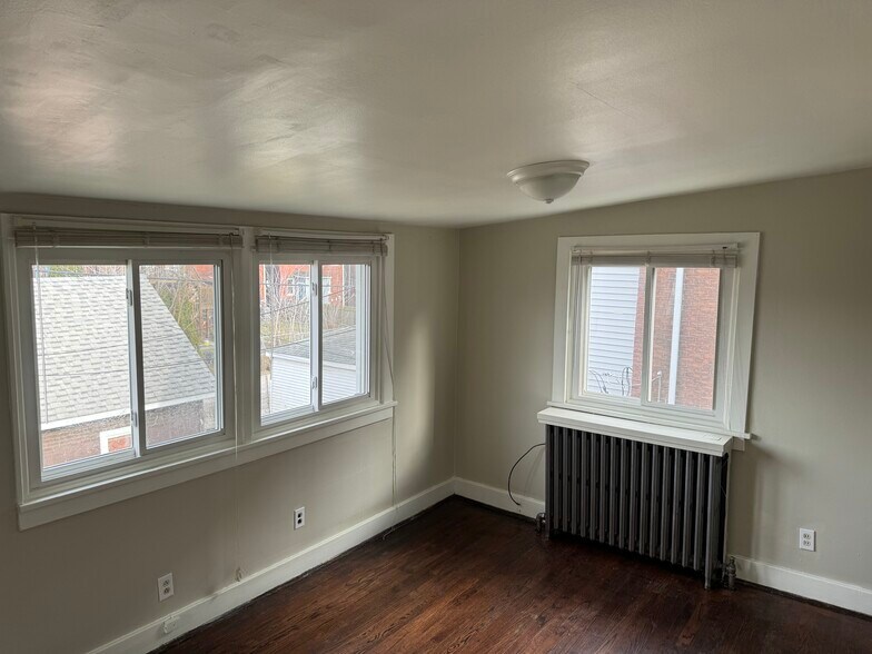 Building Photo - 4844 Commonwealth St