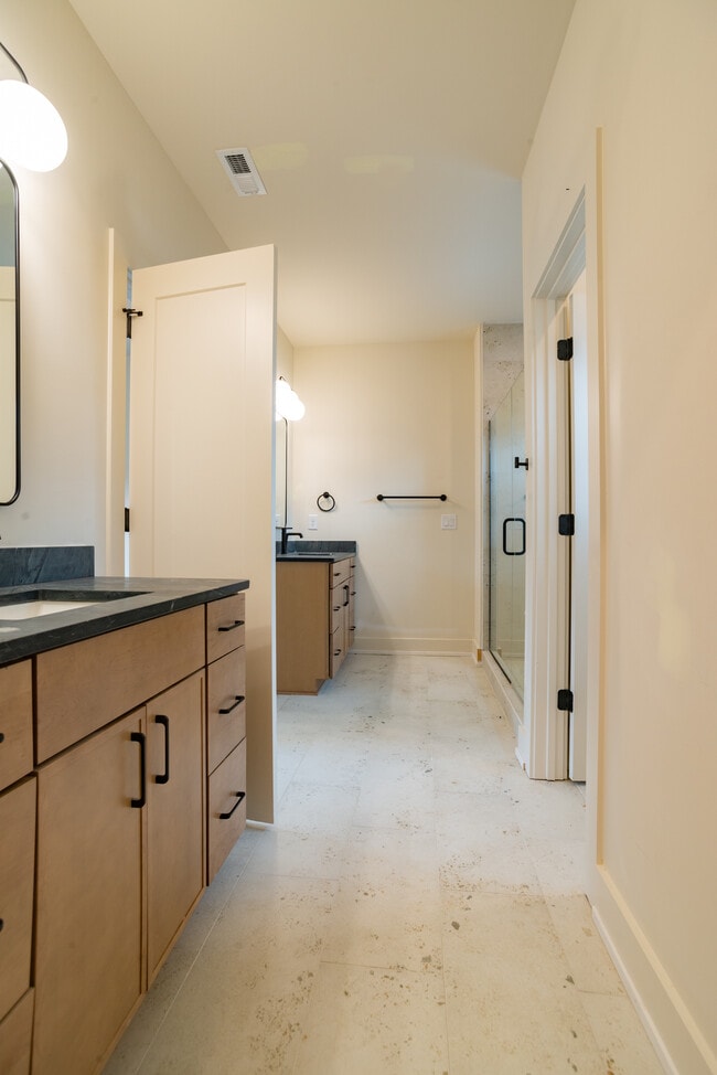 Building Photo - 979 Dozier Pl