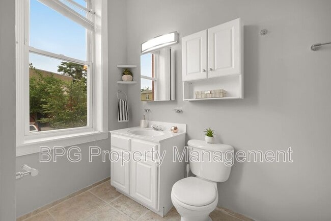 Building Photo - 1819 1st St NW