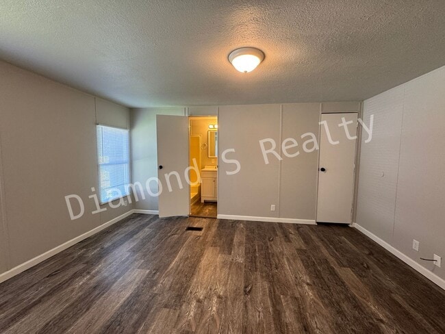 Building Photo - Nice & Clean Mobile Home for Lease!