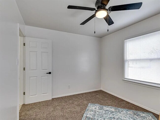 Building Photo - 1208 Jet Dr
