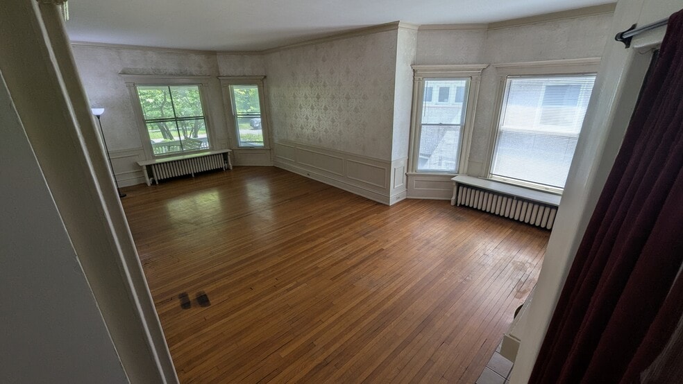 Building Photo - 2257 Scottwood Ave