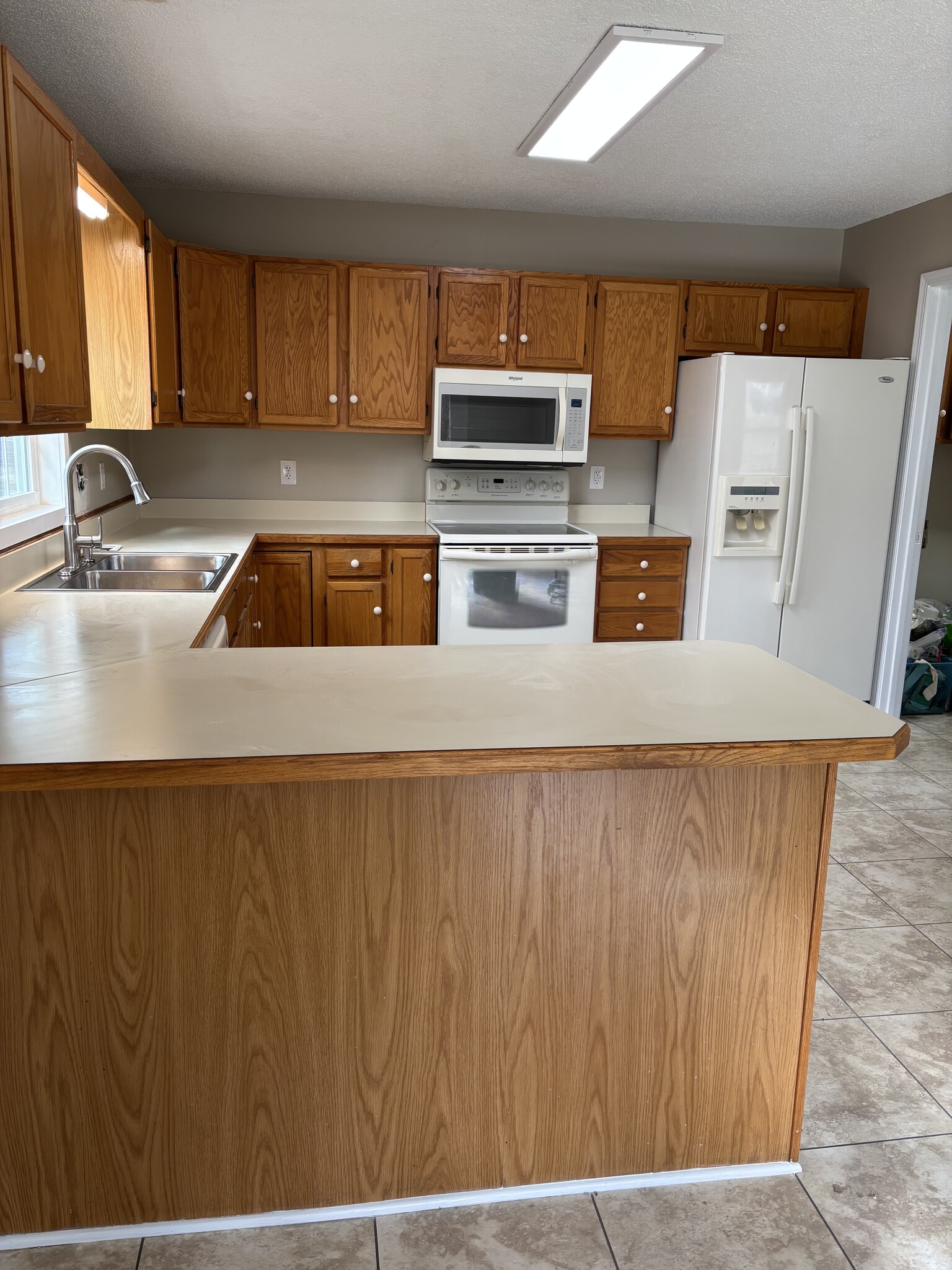 Building Photo - 648 Prince Phillip Way