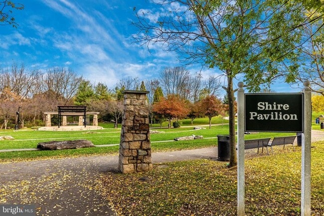 Building Photo - 703 Mountainview Dr