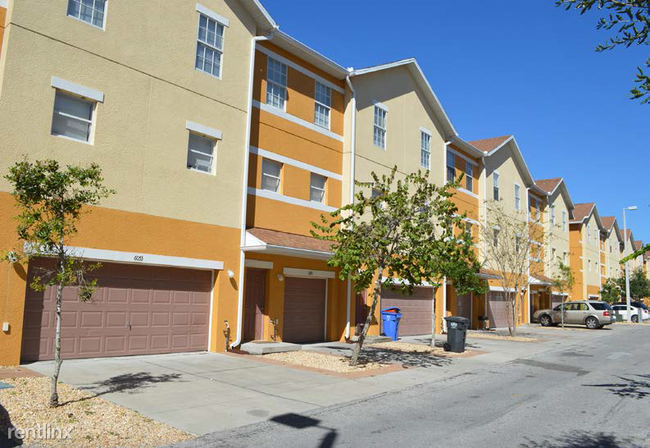 Building Photo - 3 br, 3.5 bath Townhome - 6010 Gibson Avenue