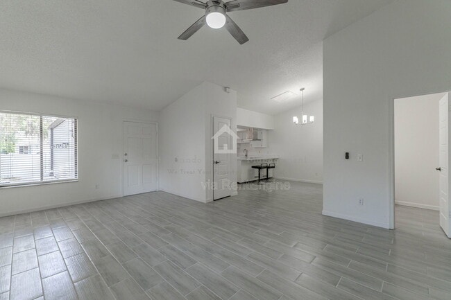 Building Photo - 911 Robinhood Ct
