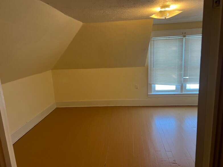 Building Photo - 23975 Tracy St