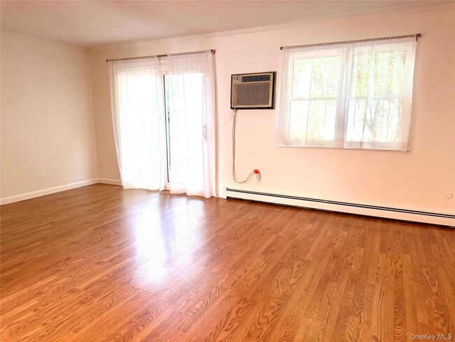 Building Photo - 209 Everett Pl