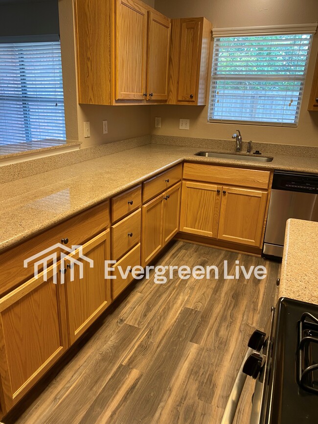 Building Photo - 72 Voda Ct