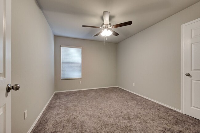 Building Photo - Gorgeous 4 Bed 2 Bath Home in Heart Of Mustang!!