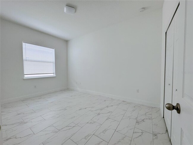 Building Photo - 725 Dennis Ave