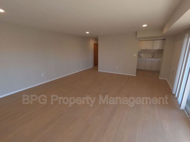 Building Photo - 8810 Wesley Ave