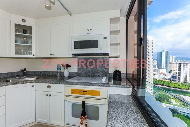 Building Photo - Fully furnished 2 bdrm / 2 bath / 1 parking unit at The Windsor Waikiki