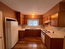 Building Photo - 2518 Hermansau St