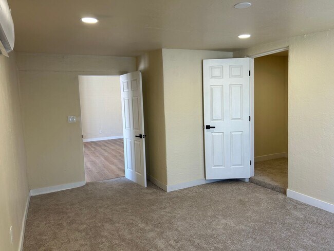 Building Photo - 4 Bedrooms PLUS Pool