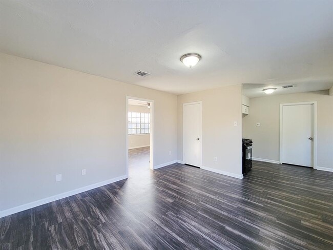 Building Photo - 4119 Holloway Dr
