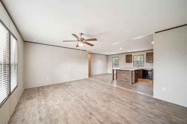 Building Photo - 348939 E 750 Rd