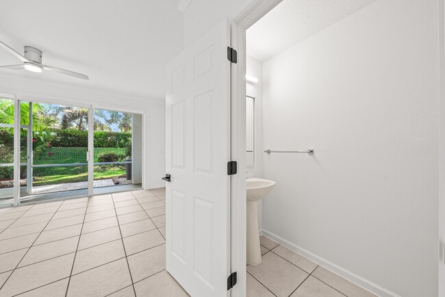 Building Photo - 8024 Briantea Dr