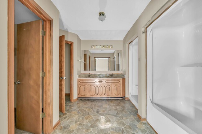 Building Photo - 532 Brentwood Cir